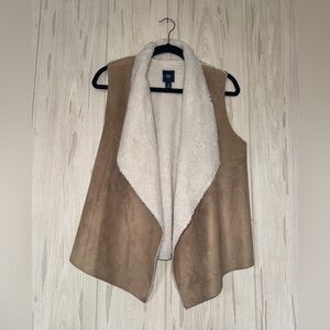 GAP Women's Just Deserted Faux Suede Shearling Vest